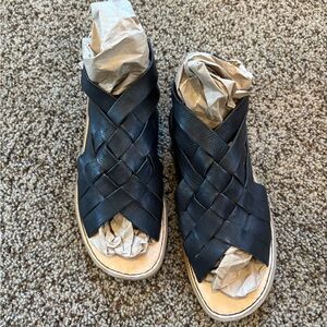 Born Black Leather Womens Hurache Sandals